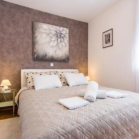 M And C Biograd Na Moru