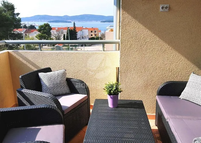 M And C アパート