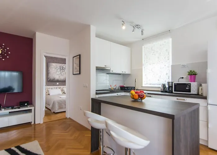 M And C * ビオグラード・ナ・モル